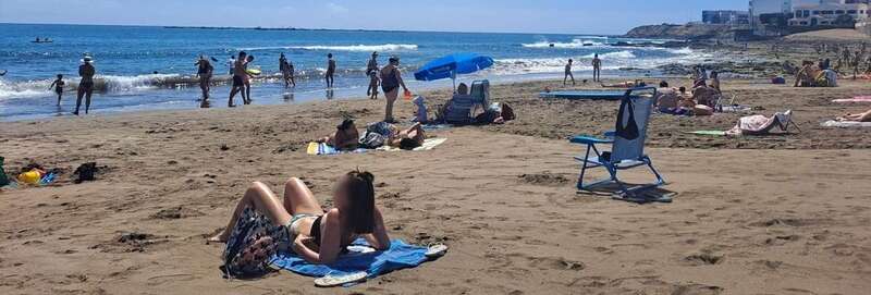 La playa de Salinetas este martes al mediodía/TA.